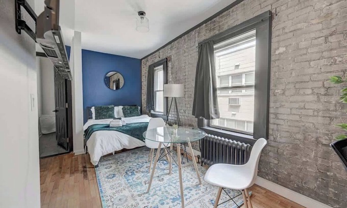 Lower East Side Apartment | Stay at CDT in Milwaukee | Studio w/Full Kitchen