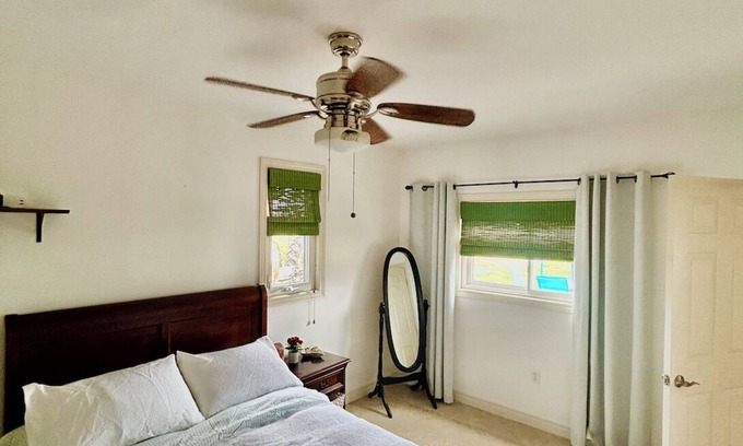 Jordan Station House | Stay at Jordan Valley Vineyards Barnhouse