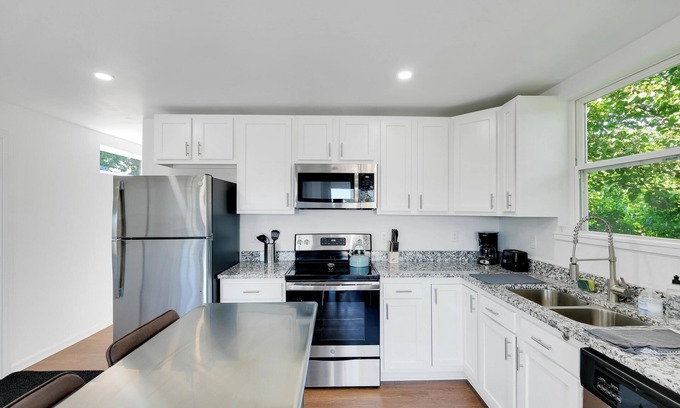 Phoenix Hill Apartment | Stay at Re-Nu: Unique Shipping Container Apartments in NuLu