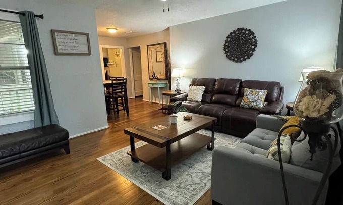 Deer Park House | Stay at Vida! Cozy home for summer getaway