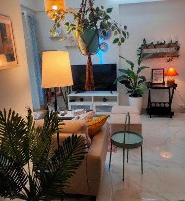 Khattalwada Apartment | Stay-by-the-bay, 2bed garden apt with lounge bdrm