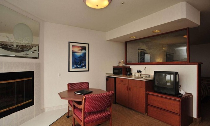 Ocean Shores Hotel | STAY BY THE BEACH! COMFY UNIT, POOL, SAUNA