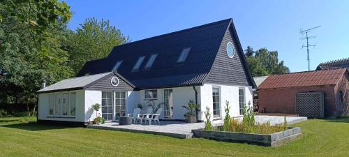 Gudbjerg Sydfyn House | Stay Comfortably In Scenic Surroundings