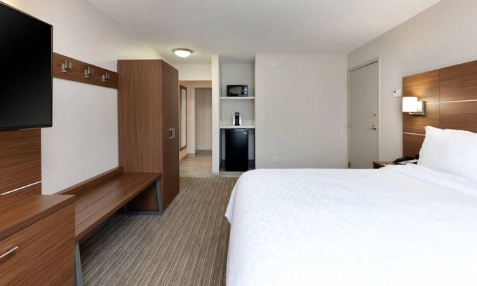 Alpharetta House | Stay Cozy & Give Yourself a Restful Staycation!