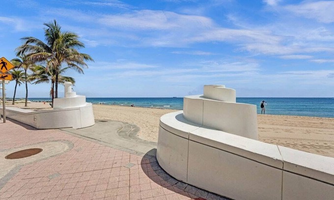 Hendricks and Venice Isles Apartment | Stay Hospitality - Hendricks Isle