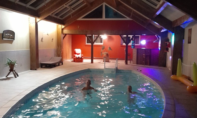 Niherne Cottage | Stay in Berry with heated indoor pool