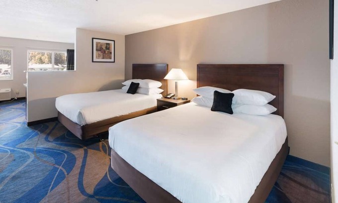 Tri-Cities Resort | Stay in Comfort in Kennewick, WA! 2 Family-friendly Units w/Complimentary BFast