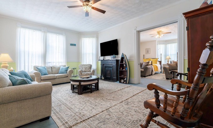 Gypsum Apartment | Stay in Style! Family Getaway by the Erie Shores