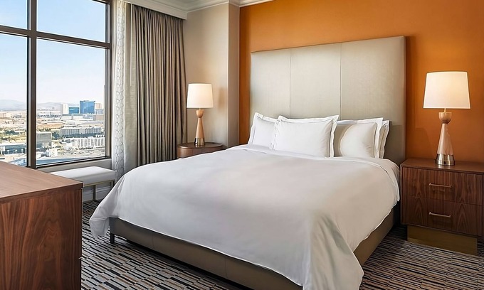 Las Vegas Hotel | Stay in the Heart of Las Vegas! 2 Spacious Units w/Living Area | Outdoor Pool