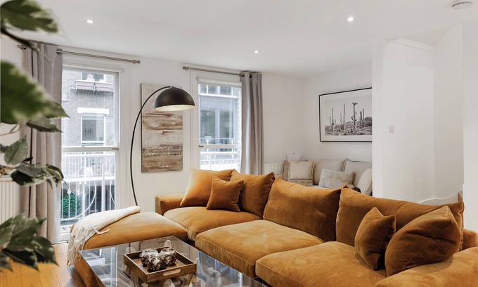 Latchmere House | Stay in this stylish 3-bedroom apartment in Battersea on the River Thames