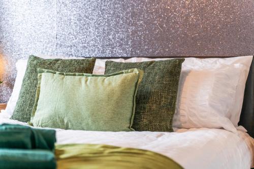 Coventry City Centre Apartment | STAY LONGER, PAY LESS - CENTRAL Location !