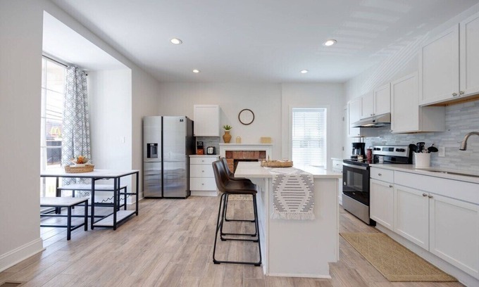 West End House | Stay Luxe in King Suite w/ Fire Pit + Fun & Games
