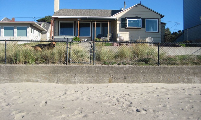 Nelscott House | Stay on the beach not on a cliff