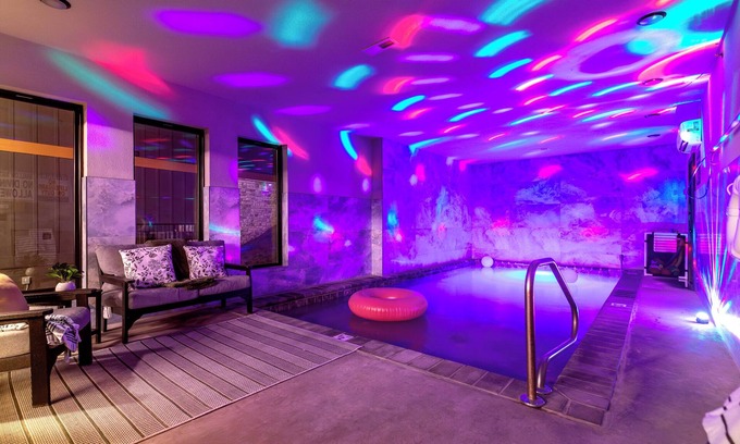 Sevierville Cabin | Stay & Play! Cabin w/Waterpark, Movie Nights & Lazy River