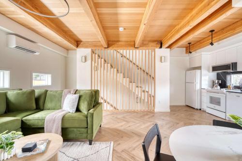 Alberta Arts District House | Stay Portland - AlbertaArts Happy Place Townhome - 91 WalkScore