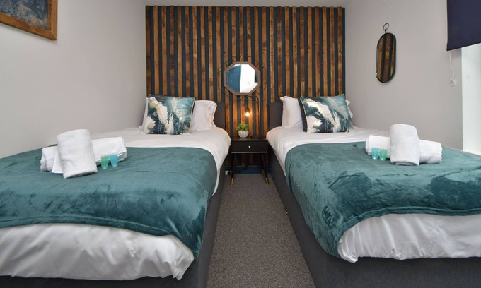 Burton on Trent House | Stay @ Shobnall Road Burton - Twin Ensuite Room