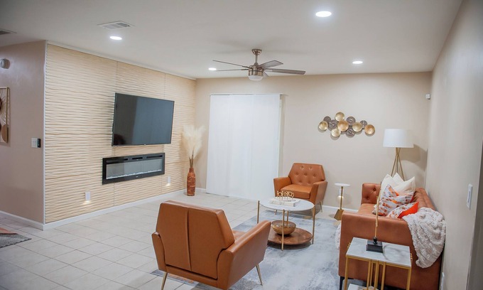 Tallahassee House | Stay, Work and Play! 2 blocks from FAMU. 4 EnSuites, 4 closets. Large kitchen