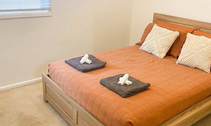 Dubbo House | StayAU 3BRM Cozy Retreat Close to Dubbo