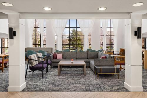 Maple Grove Hotel | Staybridge Suites Minneapolis-Maple Grove by IHG