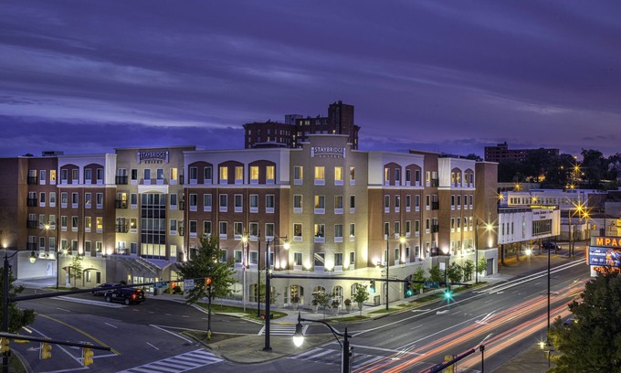 Montgomery Hotel | Staybridge Suites Montgomery - Downtown by IHG