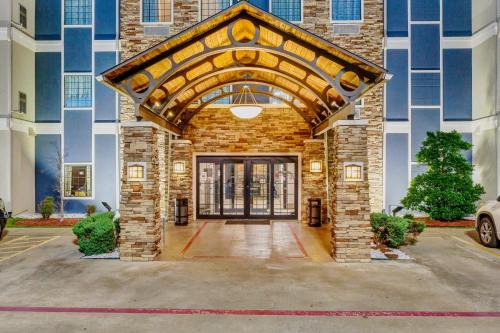 Tyler Hotel | Staybridge Suites Tyler University Area by IHG