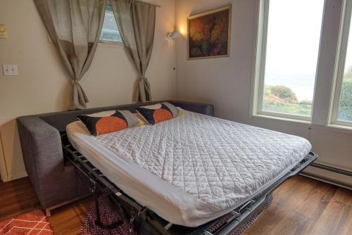 Coos Bay Hotel | #StayinMyDistrict Cape Arago Studio Suite