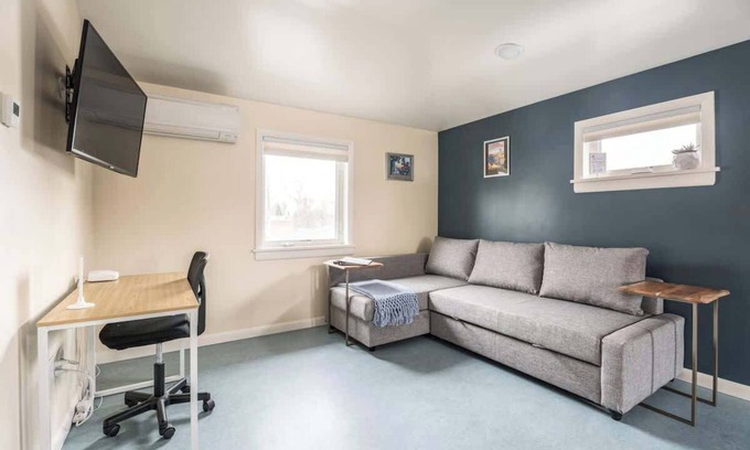 East End Apartment | #StayinMyDistrict East End Spud Nest