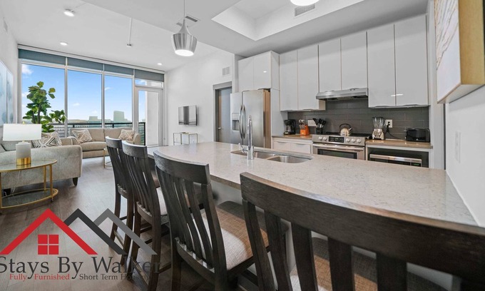 Second Ward Condo | StaysByWalker 2BR CityCenter|Spa/Gym/KingBed/ADA