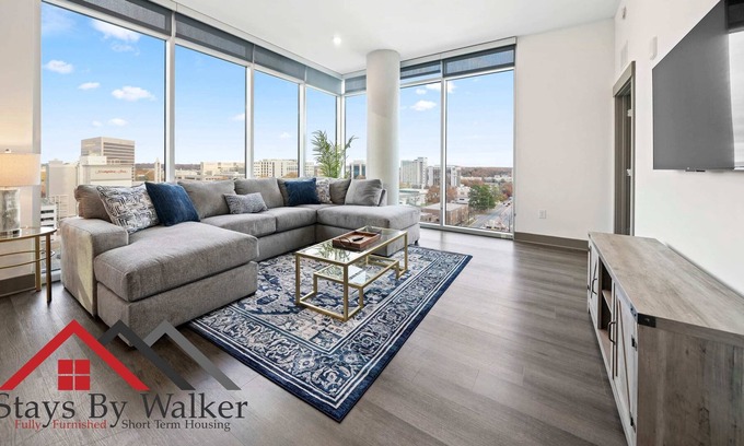 Second Ward Condo | StaysByWalker 2BR Lux Uptown | 1G WIFI/King Beds