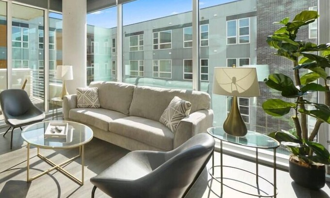 Second Ward Condo | StaysByWalker 3BR - Spa/Gym/KingBed/Parking