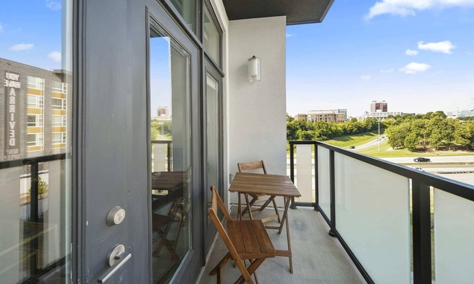 Second Ward Condo | StaysByWalker Uptown 2BR KingBeds/Gym/Parking/Desk