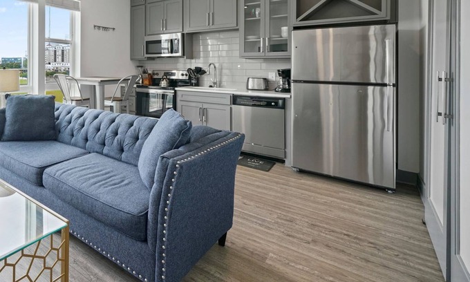Second Ward Condo | StaysByWalker Uptown 1BR | Spa/Gym/KingBed/Parking