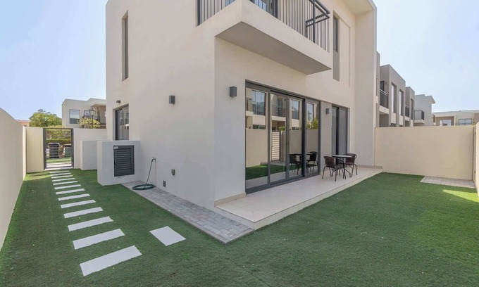 Dubai Villa | StayShort - Arabian Ranches Villa sleeps 8 in a Great Location