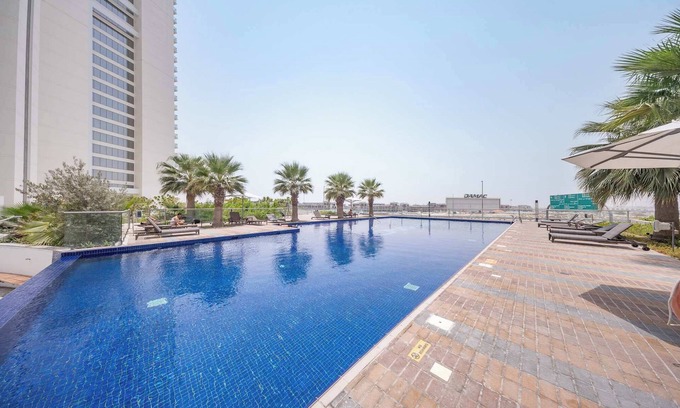 Dubai Apartment | StayShort - Damac Hills Sleeps 4 with Basketball Court!