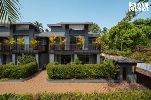 Vagator Villa | StayVista at Casa Vida Zen with BBQ, Pool, WiFi