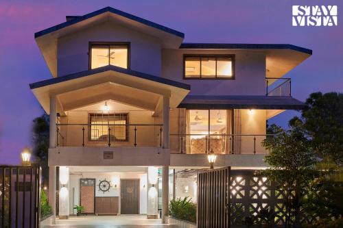 Wadgaon Villa | StayVista's River Song - Riverview Villa with Jacuzzi & Indoor Fun