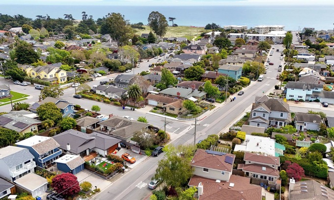 Westside Santa Cruz House | Steamers Lane Retreat