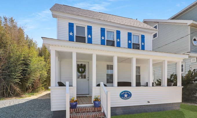 Chincoteague House | Stella del Mare - Charming home w/relaxing porch!