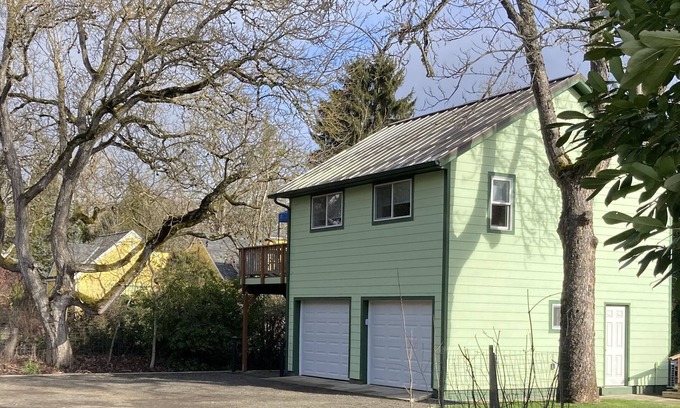 Brownsville Apartment | Steller's View, a secluded 2 bedroom apartment near downtown Brownsville.