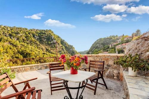 Trikolonoi Apartment | Stemnitsa Stone Residence - Cosy Mountain Escape