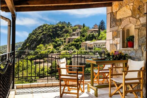 Trikolonoi Apartment | Stemnitsa Stone Residence - Comfy Mountain Getaway