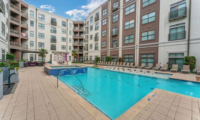 Oak Lawn Apartment | Step into luxury at 4123 Cedar Springs and let your worries slip away