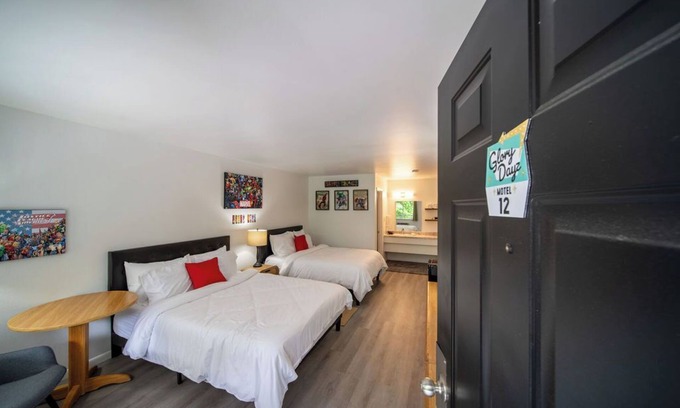 Eureka Springs Historic District Resort | Step into the heroic universe at GloryDayz Motel!