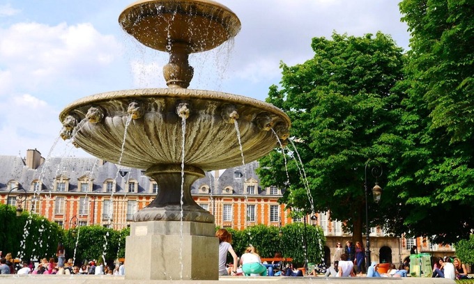 Enfants-Rouges Apartment | STEP INTO TIMELESS PARISIAN CHARM IN THE VIBRANT HISTORIC LE MARAIS -RUE CHARLOT