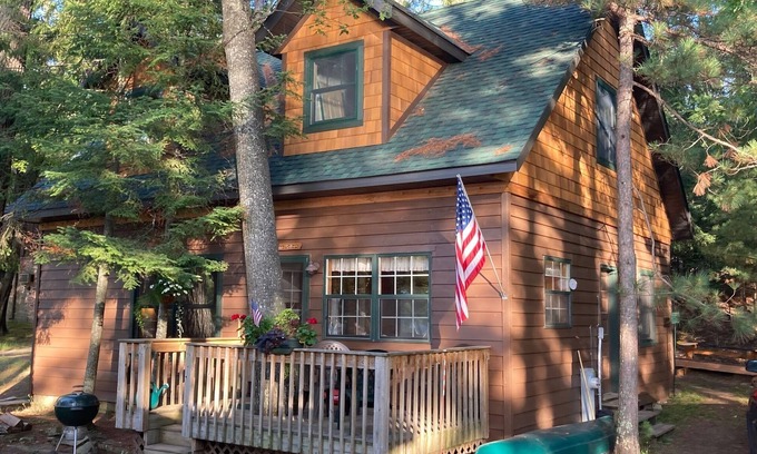 Sayner Cottage | Stepaway Vacation Rentals- Bowman's Pine Hollow