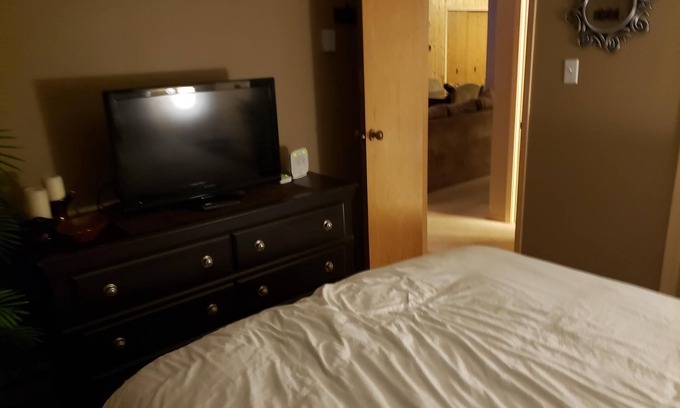 East Kootenay Condo | Steps Away From The Hot Tub And Pub