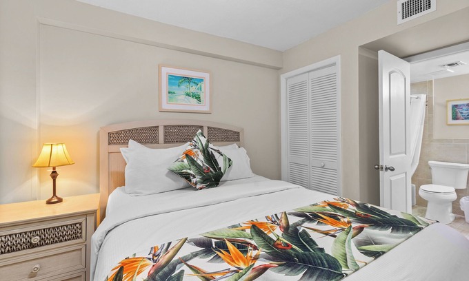 Tavernier Apartment | Steps From The Beach! 4 Ocean View Units, Outdoor Pool, Near Ocean Reef Club!
