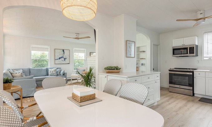 Old Orchard Beach Cottage | 🏖 Steps to Beach! Renovated 3BR Cottage w/Parking & A/C – Walk to Pier