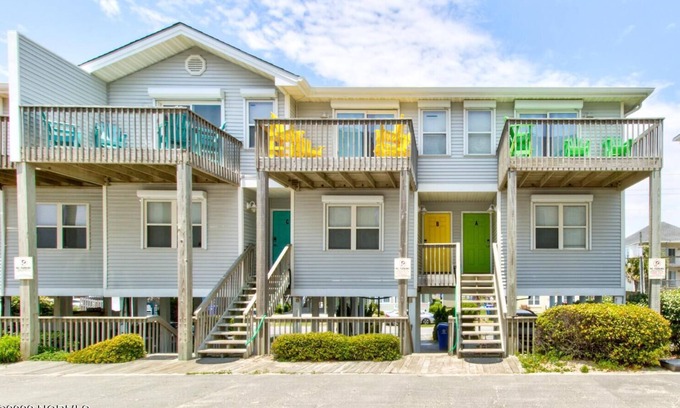 Surf City House | Steps to Beach - Dog Friendly - 2 Bedroom 1.5 Bathroom Townhome