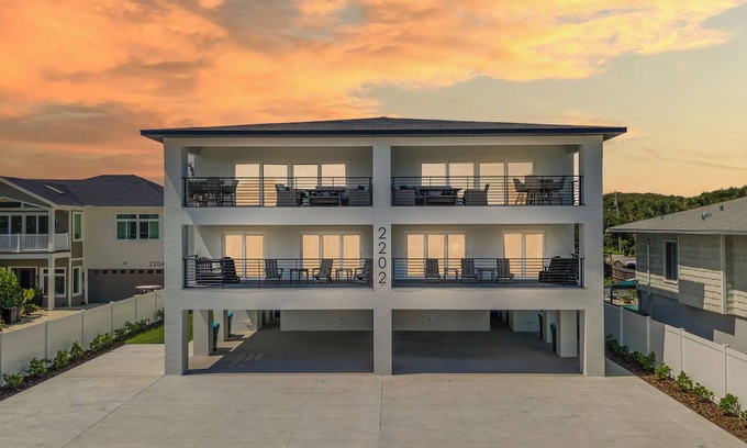 New Smyrna Beach House | 🏖️Steps to Beach | Perfect for Large Groups | Flip Flop Living North🏖️